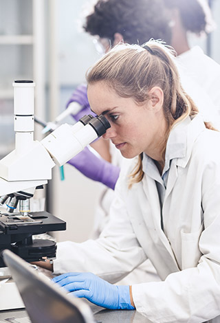 lady watching in microscope